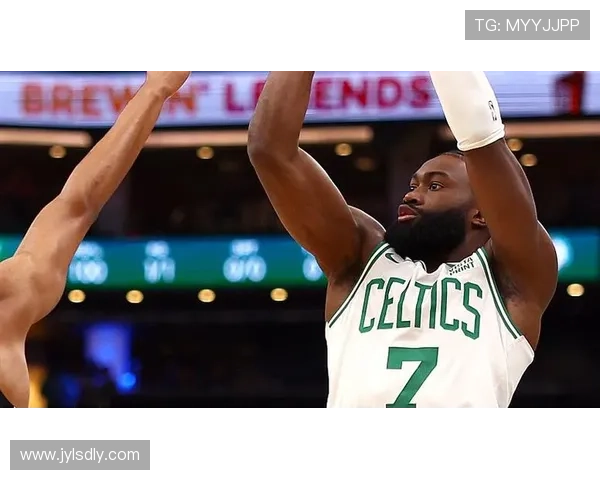 费尔斯全力以赴对位杰伦布朗期待在比赛中展现竞争精神